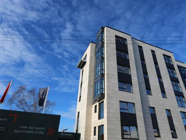 Minerva Street, Glasgow, G3 2 bed flat to rent £1,695 pcm £391 pw