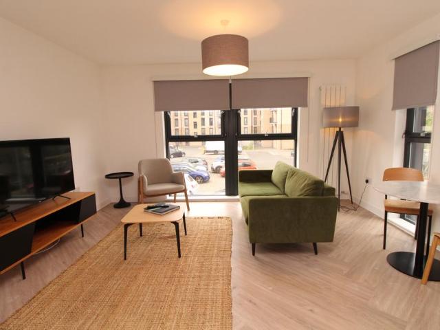 Minerva Way, Glasgow G3 1 bed flat to rent £1,195 pcm £276 pw
