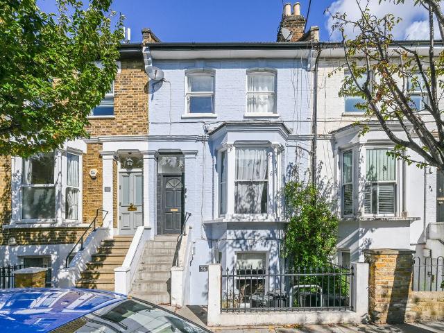 Minford Gardens, Brook Green, London W14, 2 bed flat to rent, £3,500 pcm | PrimeLocation