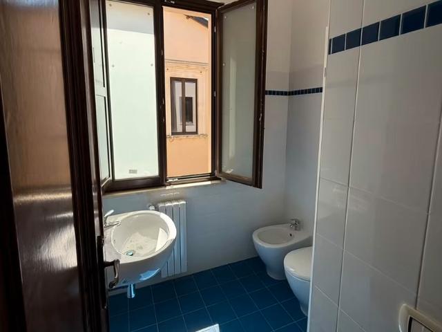 MINI ALLOGGIO PIAZZA BODONI 390 EURO PIU' SPESE