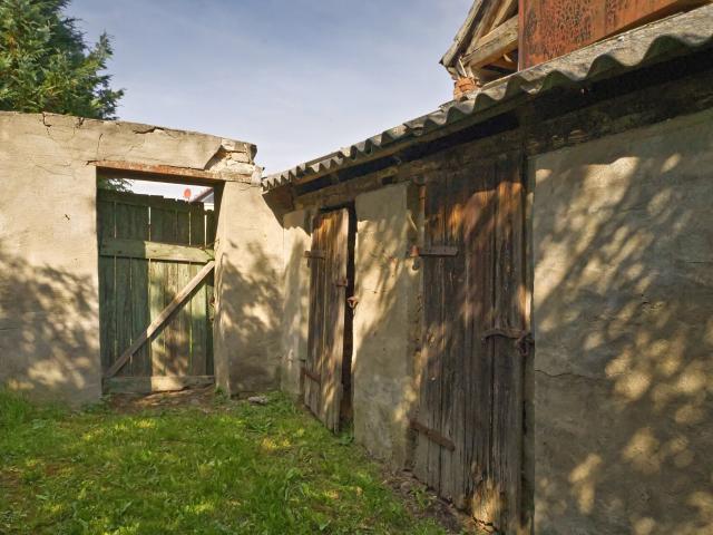 Mini Resthof mit Scheune und Stallungen sowie Freifläche