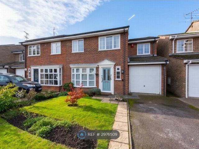 Minley Close, Farnborough GU14, 4 bed semi detached house to rent, £2,195 pcm | PrimeLocation