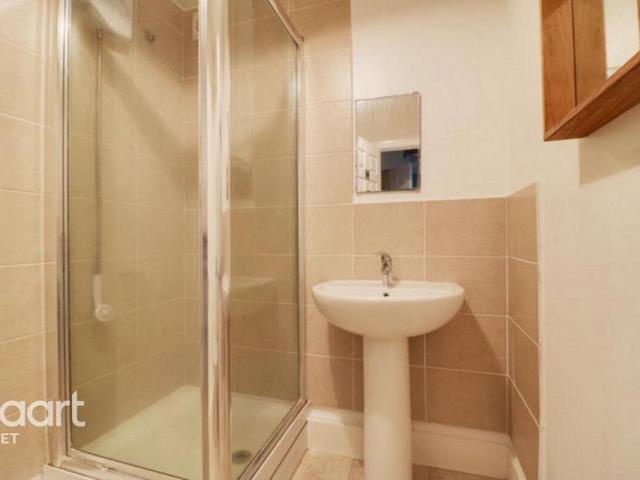 Minley Grove, Fleet 1 bed apartment to rent £1,195 pcm £276 pw