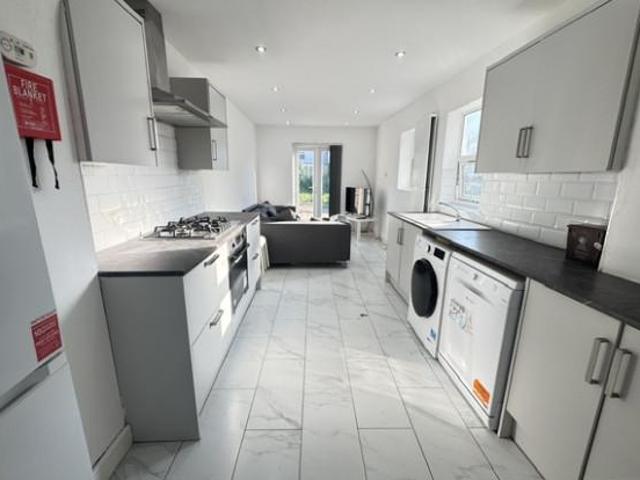 Minny Street, Cardiff CF24 6 bed house to rent £3,480 pcm £803 pw