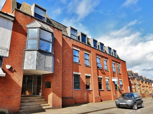 Minorca Road, Weybridge, Surrey KT13, 1 bed flat to rent, £1,350 pcm | PrimeLocation
