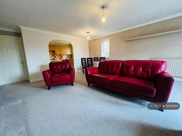 Minster Drive, Bradford, BD4 2 bed flat to rent £775 pcm £179 pw