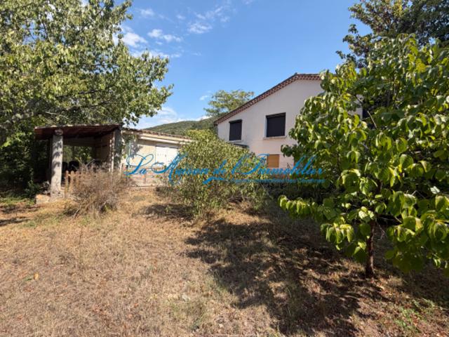 Mialet, belle maison avec 3 logements de 185 m2 hab sur 1549