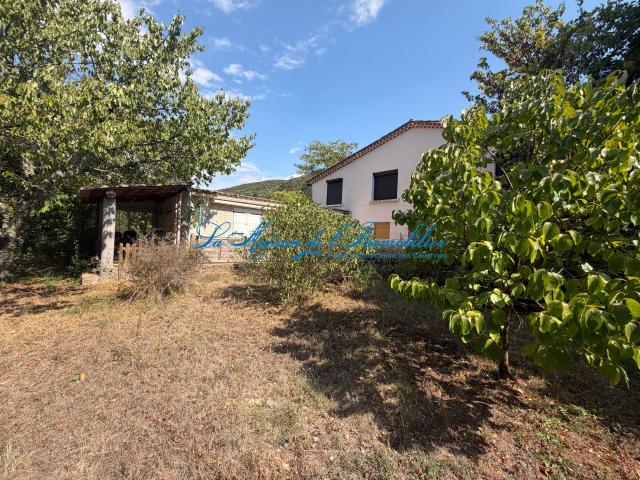 Mialet, belle maison avec 3 logements de 185 m2 hab sur 1549 m2 de terrain clos