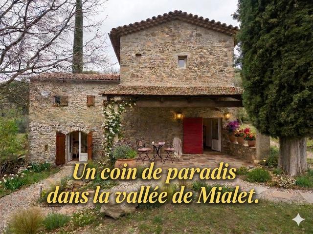 Mialet: Sur 1 hectare, une adresse d'exception. 120m² Mialet
