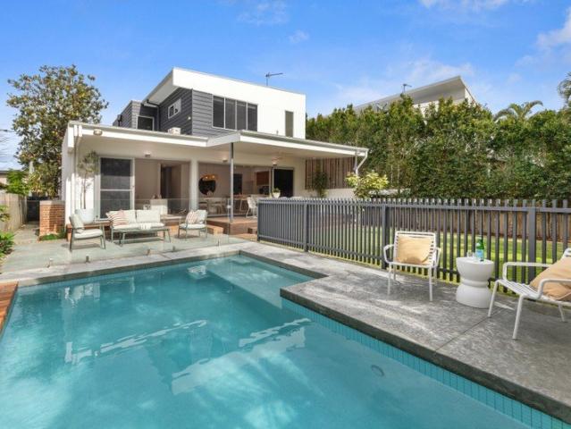 Miami's Ultimate Family Entertainer & Lifestyle Home Walk to the Beach, Nobby's Precinct