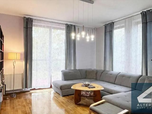Na sprzedaż przestronny dom 161 m² z ogrodem i tarasami