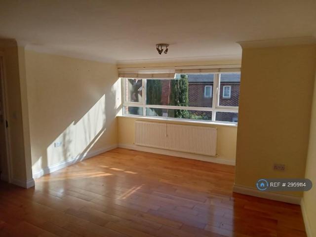 Michaels Court, Luton, LU1 1 bed flat to rent £975 pcm £225 pw