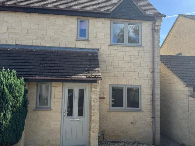 Michaels Mead, Cirencester, GL7 3 bed terraced house to rent £1,550 pcm £358 pw