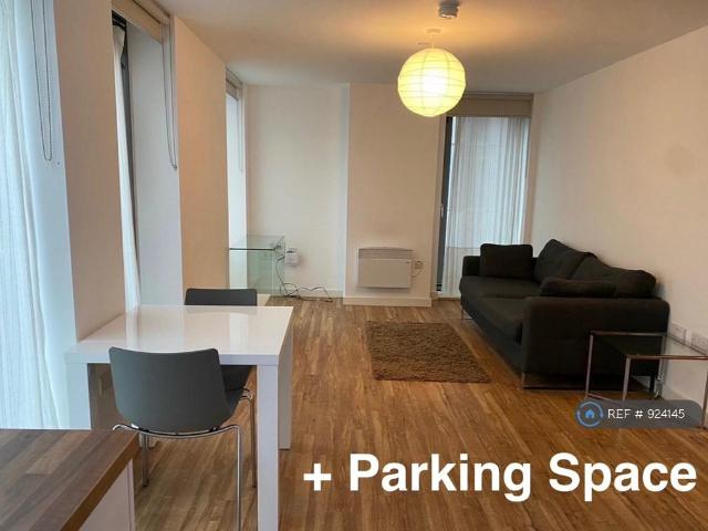 Michigan Avenue, Salford, M50 2 bed flat to rent £1,300 pcm £300 pw