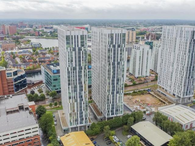 Michigan Avenue, Salford M50 Studio to rent £900 pcm £208 pw