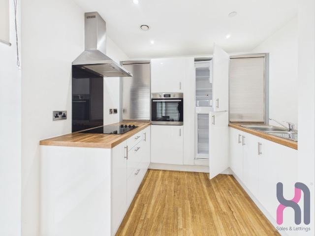 Michigan Point Tower A, 9 Michigan Avenue M50, 2 bed flat to rent, £1,350 pcm | PrimeLocation