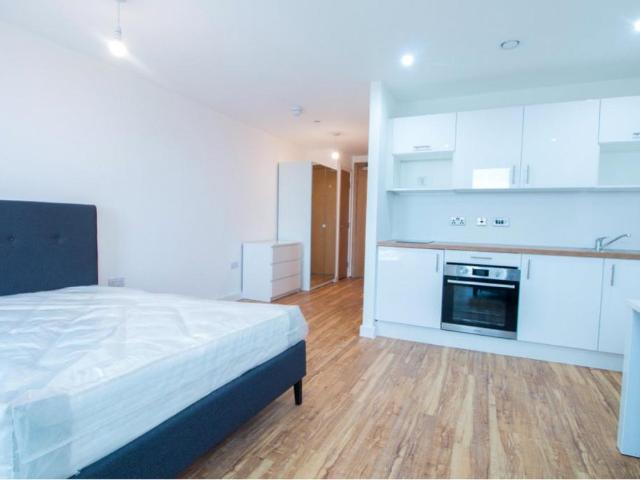 Michigan Point Tower B, 11 Michigan Avenue, Salford, M50 2GY, United Kingdom | Studio apartment for rent #139266916 | Rentberry
