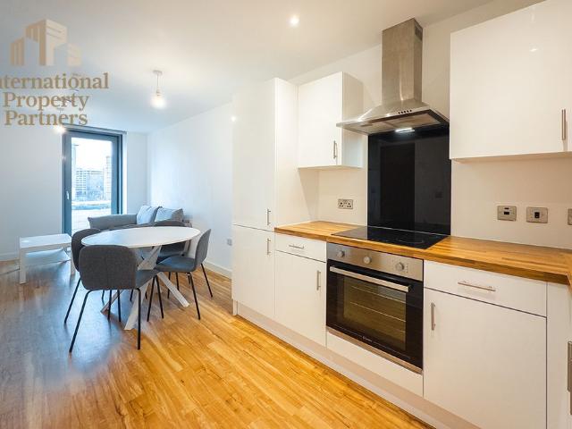 Michigan Point, Tower D, Michigan Avenue, Salford M50, 2 bed flat to rent, £1,400 pcm | PrimeLocation
