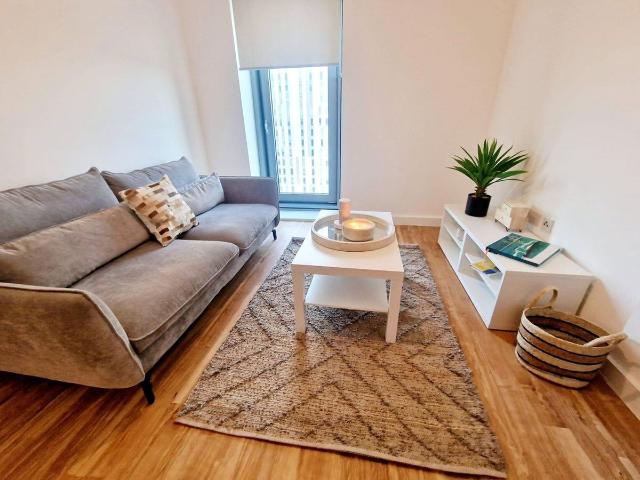 Michigan Point Tower D, 18 Michigan Avenue M50, 1 bed flat to rent, £1,075 pcm | PrimeLocation