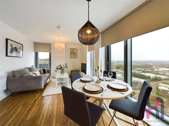 Michigan Point Tower D, 18 Michigan Avenue M50, 2 bed flat to rent, £1,325 pcm | PrimeLocation