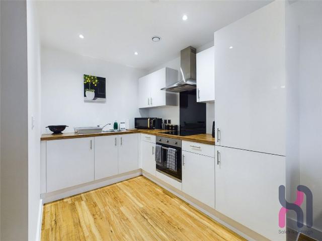 Michigan Point Tower D, 18 Michigan Avenue M50, 2 bed flat to rent, £1,350 pcm | PrimeLocation