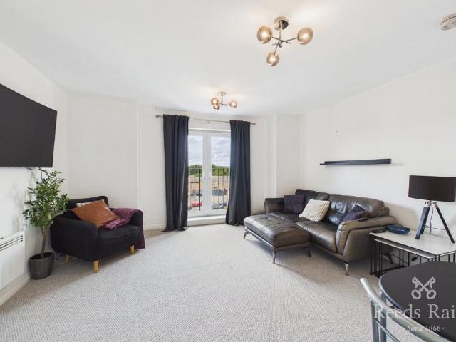 Micklewait Avenue, Wakefield WF4 2 bed apartment to rent £850 pcm £196 pw