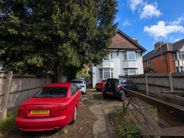 Micklefield Road, High Wycombe HP13, 4 bed semi detached house to rent, £2,100 pcm | PrimeLocation