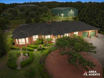 Mickleham Acreage Living on 2.74 Acres Peaceful Country Feel with City Convenience!