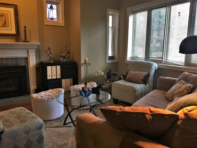 Midtown Toronto Furnished House Rental by Lawrence and Yonge Spacious 4 Bedroom 3 Bathroom Home with Fireplace and 2 Parking Spaces