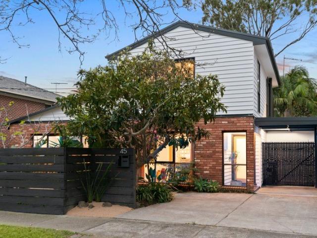 Mid Century Architecture, Artistry and Garden in Harmony