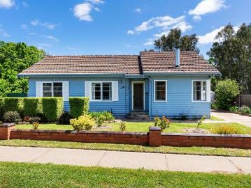 Mid Century Charm in the Heart of Campbells Creek
