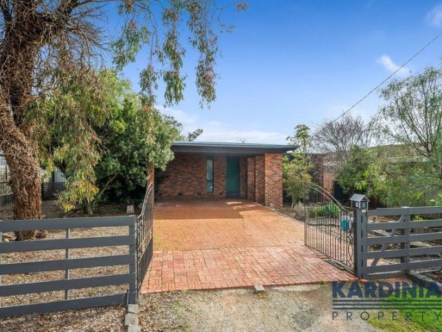 Mid Century Charm in the Heart of Lara