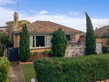 Warrnambool, Woolsthorpe - Garden, Fireplace