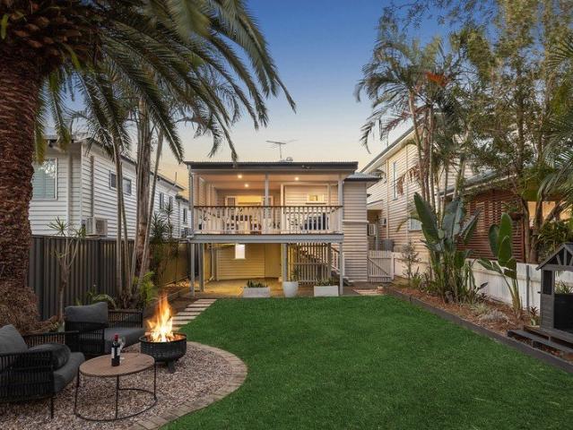 Mid Century Charm In Desirable Kedron Precinct