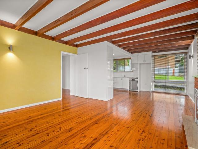 Mid century charm minutes from village shops and waterfront