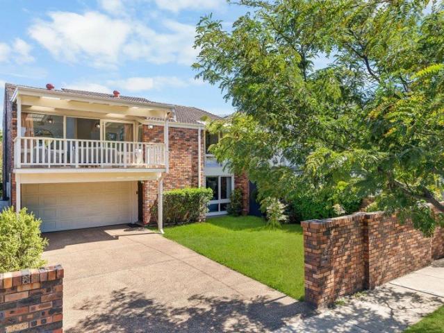 Mid Century Charm, Parkside Position & Exceptional Family Living