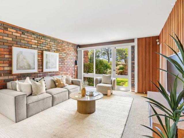 Mid Century Charm, Parkside Position & Exceptional Family Living