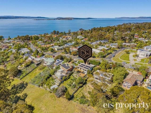 Mid Century Charm, Sunny Decks & Water Views