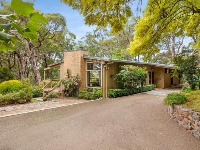 Mid Century ease in a private Red Hill South oasis