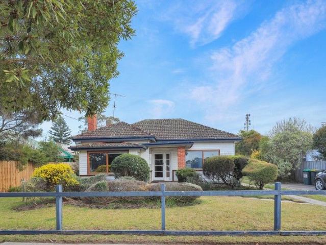 Three Bedroom Home, 500 Metres from Railway Sation and CBD