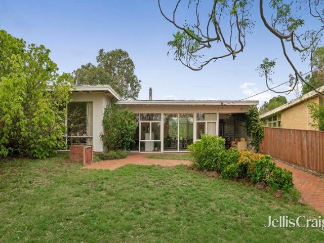 Mid century modern character in idyllic Yarra River precinct