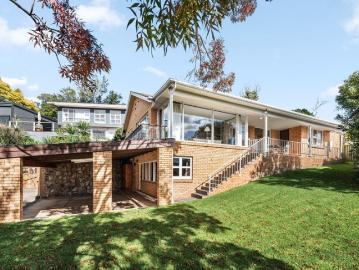 Mid Century Modern Family Home in a Prestigious Foothills Locale