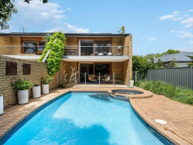 Mid Century Spirit, Rooftop Entertaining & Private Poolside Calm