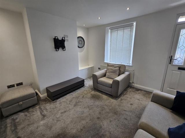 Mid Terraced to let