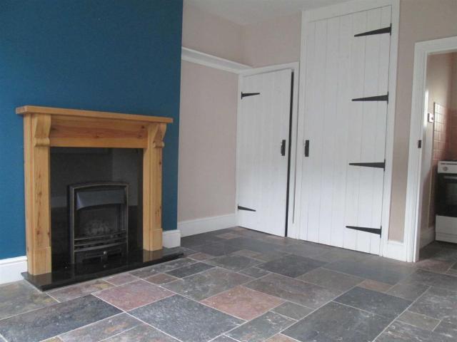 Mid Terraced to let