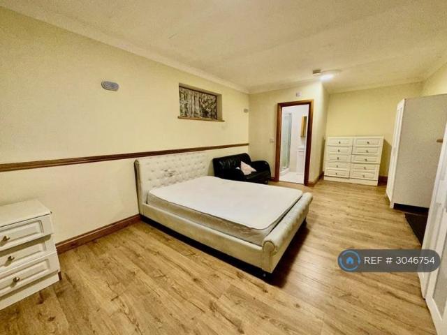 Middleton Avenue, Greenford, UB6 1 bed in a house share to rent £950 pcm £219 pw