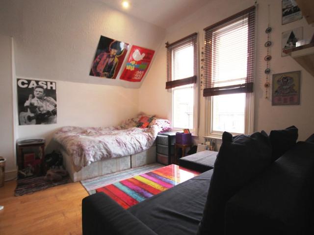 Middleton Grove, Islington N7, 3 bed flat to rent, £2,947 pcm | PrimeLocation