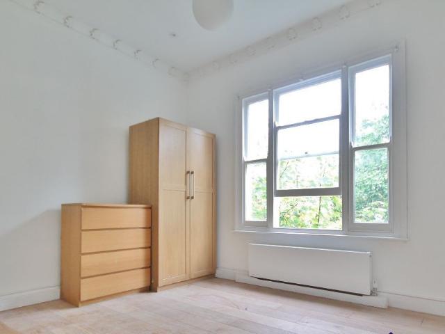 Middleton Grove, London N7, 3 bed flat to rent, £3,012 pcm | PrimeLocation