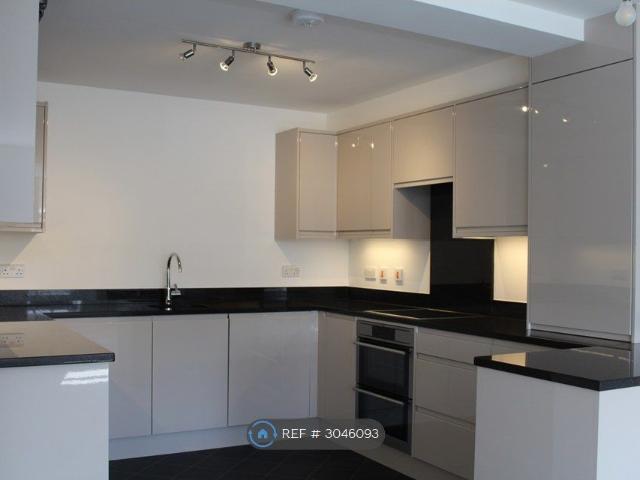 Middleton House, Horley RH6, 1 bed flat to rent, £1,200 pcm | PrimeLocation