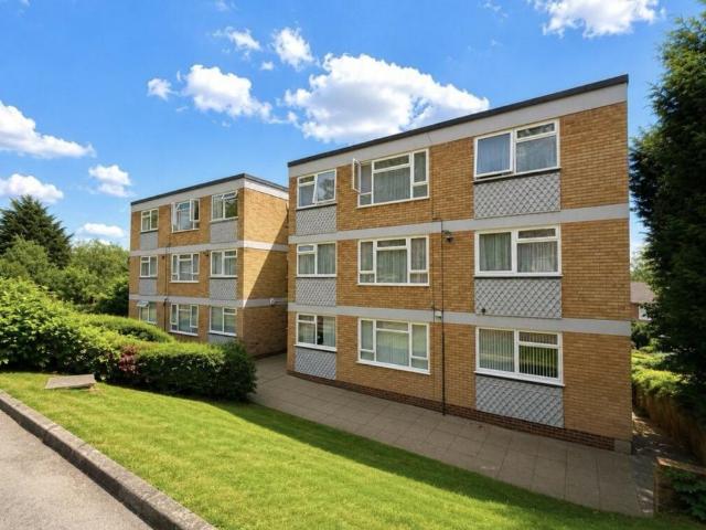 Middleton Hall Road, Birmingham B30 2 bed flat to rent £1,250 pcm £288 pw